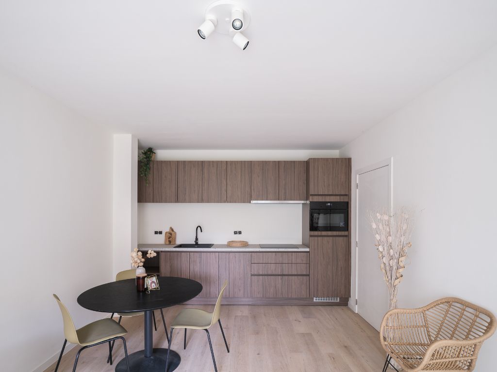 Gerenoveerd 1 slpk appartement met tuin nabij station Gent Sint-Pieters foto {{pictureIndex}}
