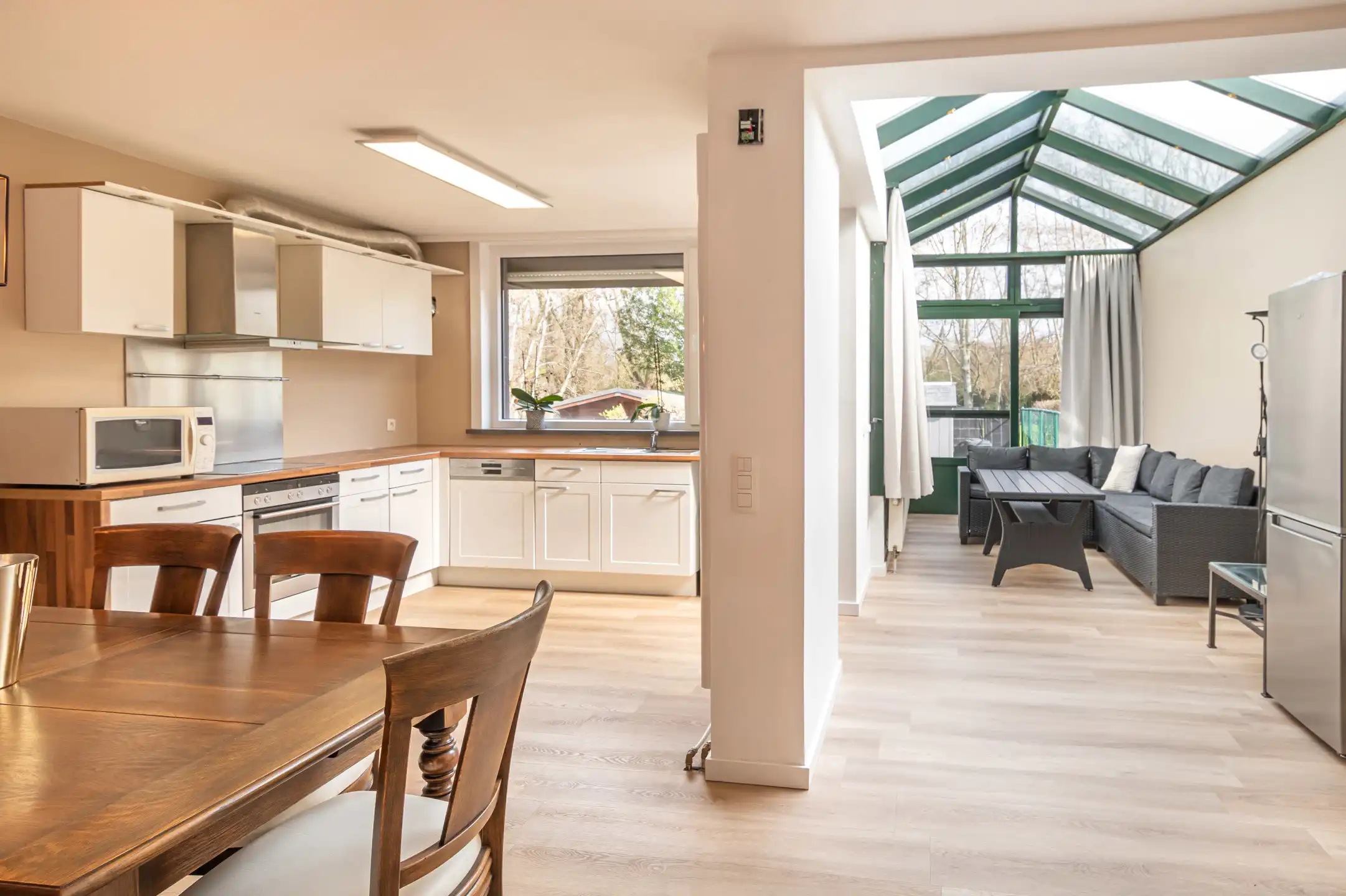 Gezellige gezinswoning in rustige wijk met uitweg  foto 2