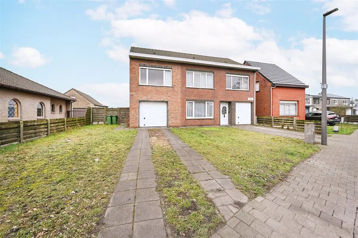 Ruime woning met 2 garages op 1400m² foto 21