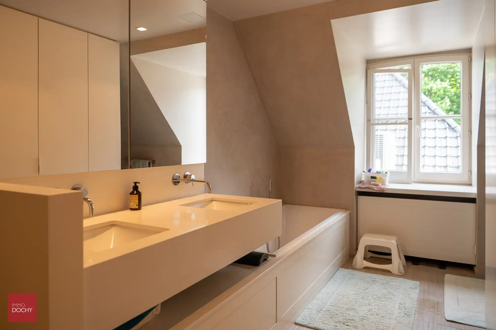 Centraal gelegen recente LUXE - VILLA met praktijkruimte in groene omgeving | Hernieuwenstraat foto 12
