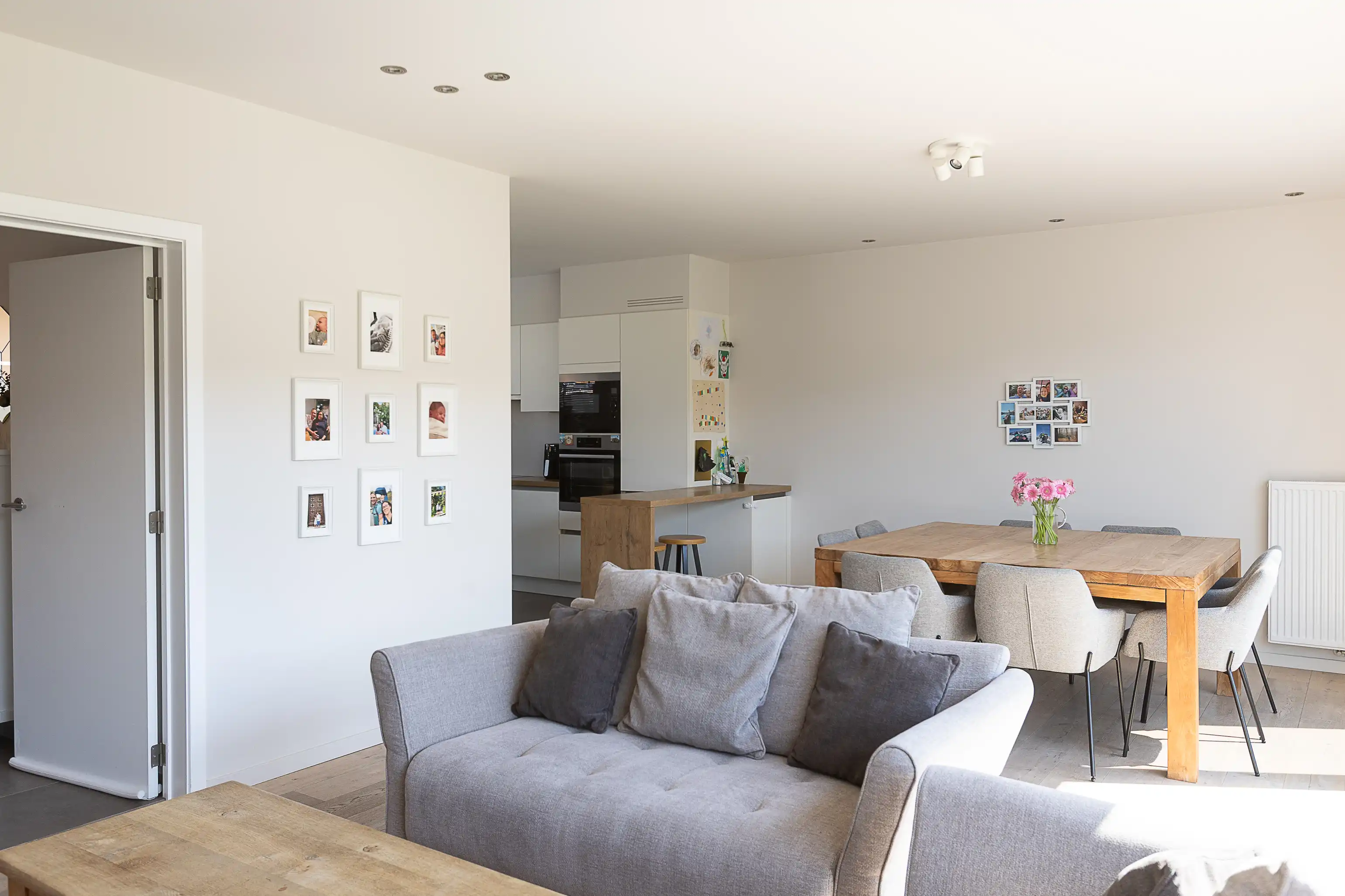 Prachtige, lichtrijke  woning met zonnige tuin in Beernem! foto 6