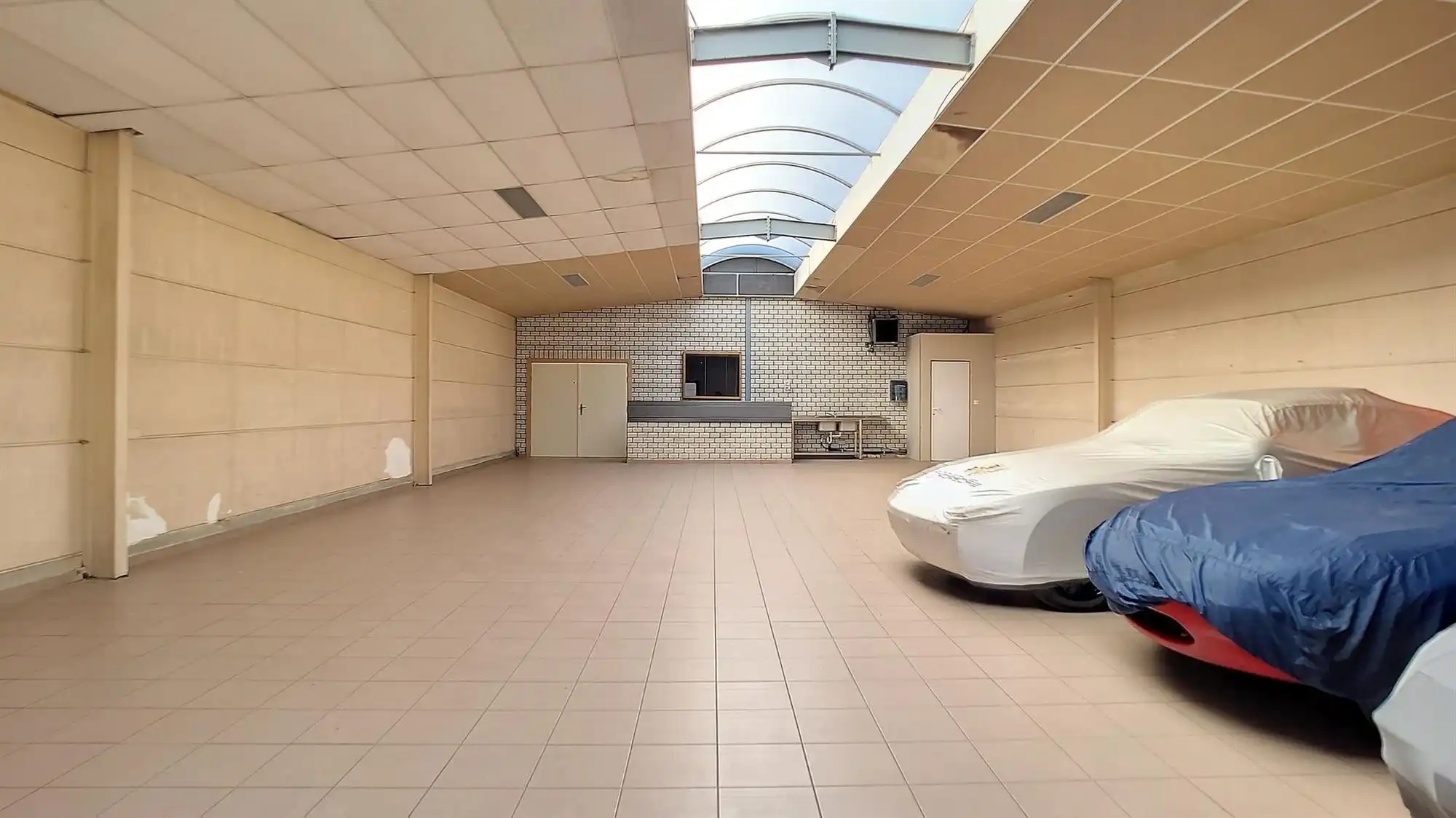 Veelzijdig bedrijfspand met toonzaal en atelier te huur in Heist-op-den-Berg foto 3
