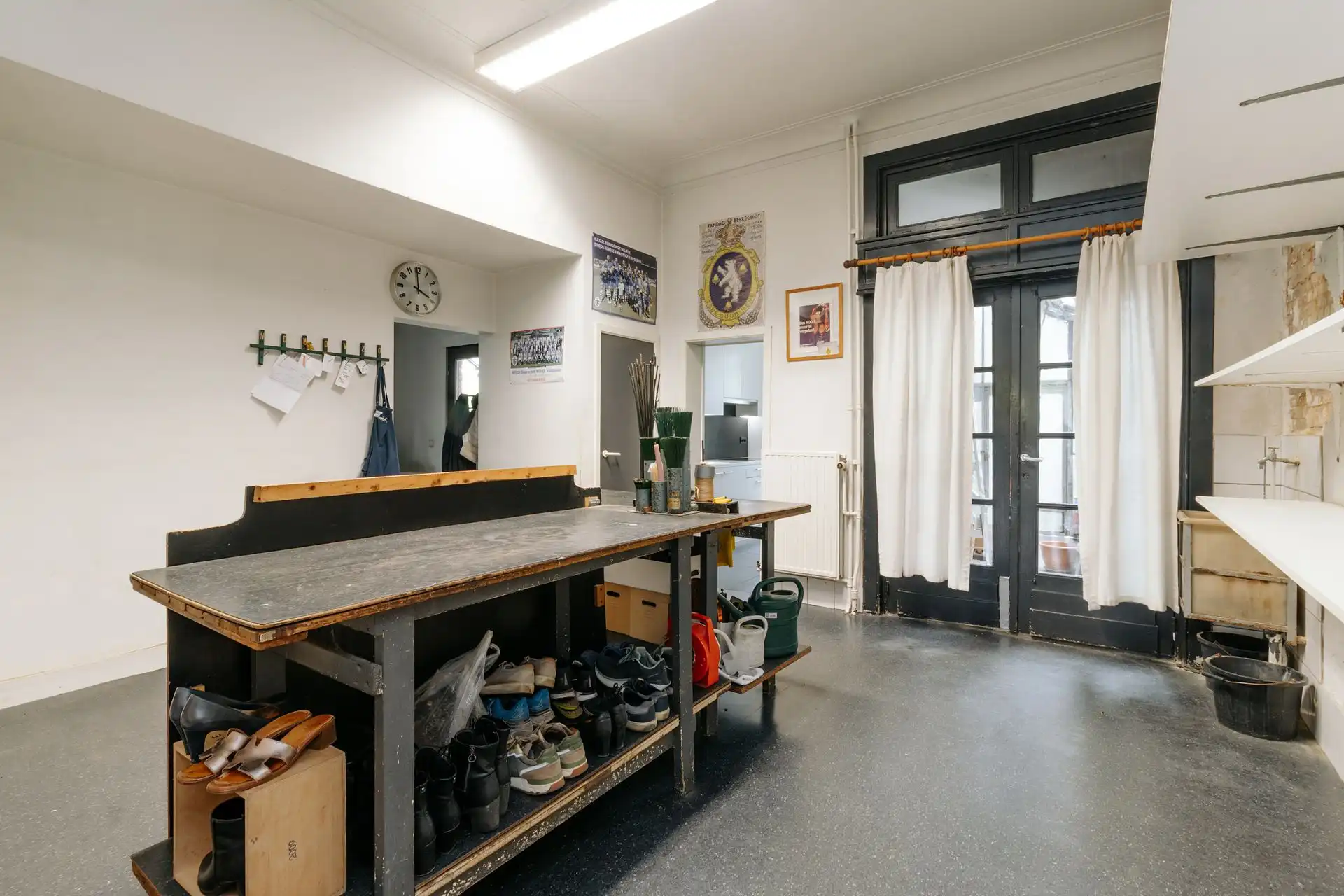 Commercieel pand met woonst en uitzonderlijk veel ruimte! foto 11