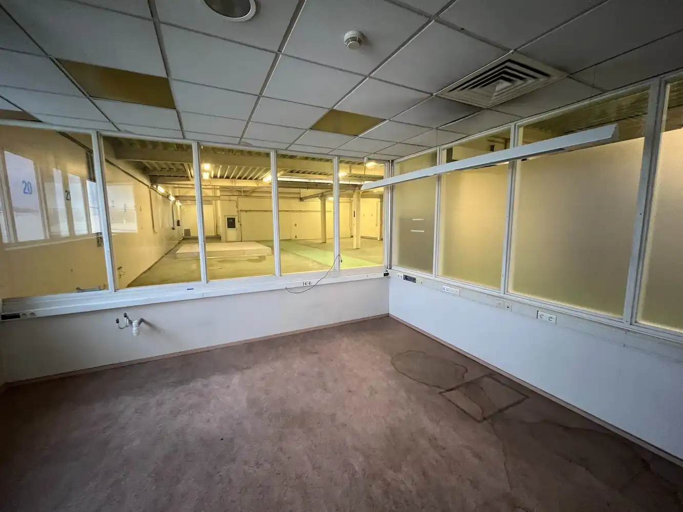 +/- 1790m² bedrijfsgebouw foto 23