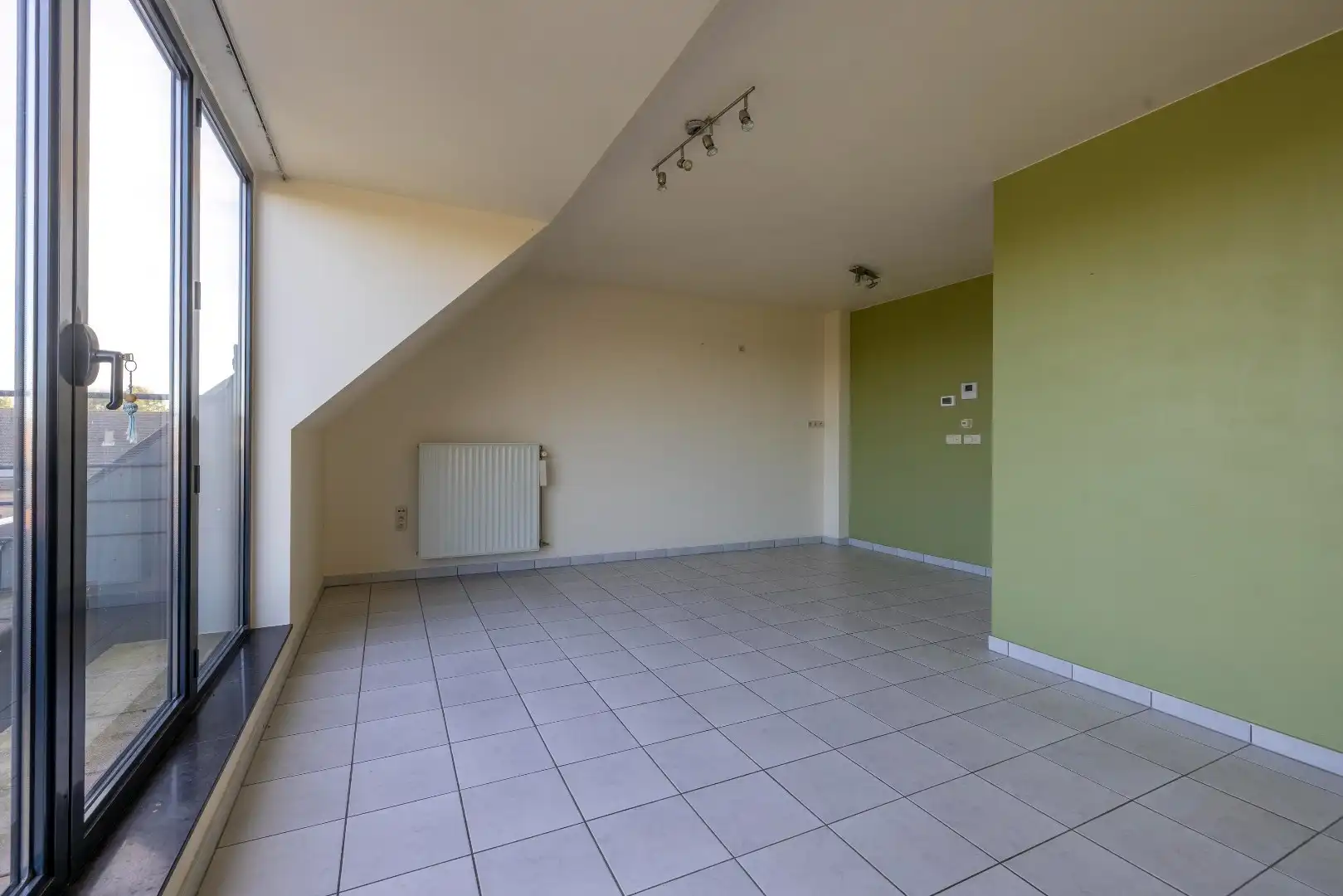 Super gezellig duplex app met 1 slk, klein terrasje en autostaanplaats  foto 3