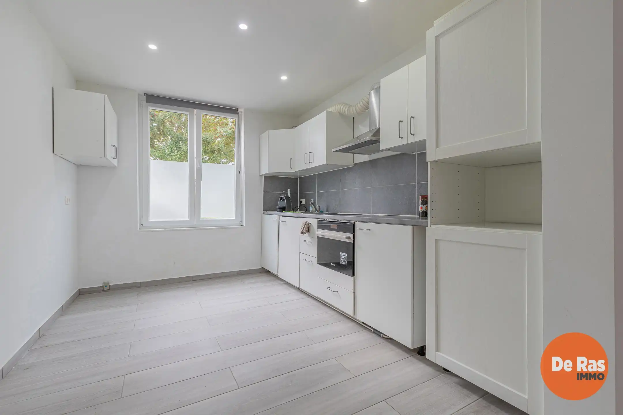 GRIMBERGEN-Gerenoveerde woning zonder tuin/koer aan de vaart foto 5