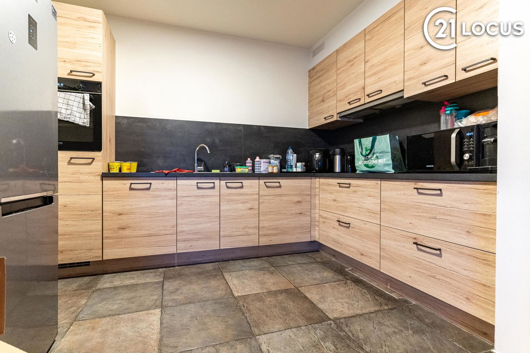 Ruim, Lichtrijk Appartement met Prachtig Uitzicht in Beveren foto 3