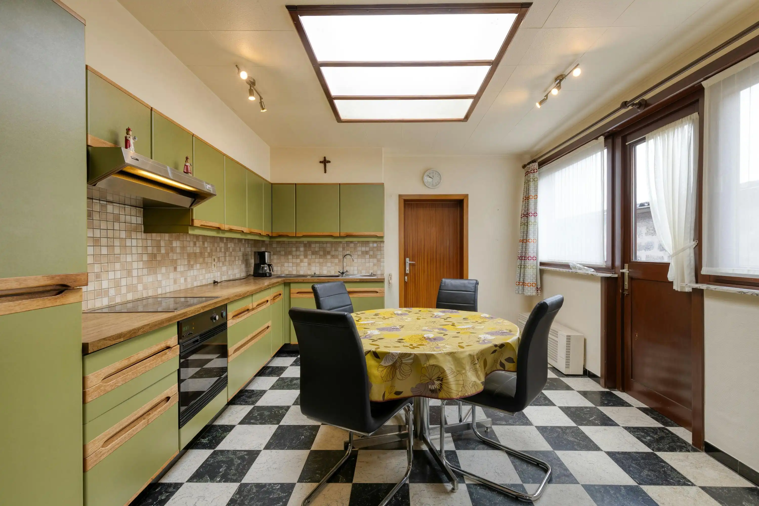 Huis te koop in Woesten met 3 kamers, garage en tuin foto 9