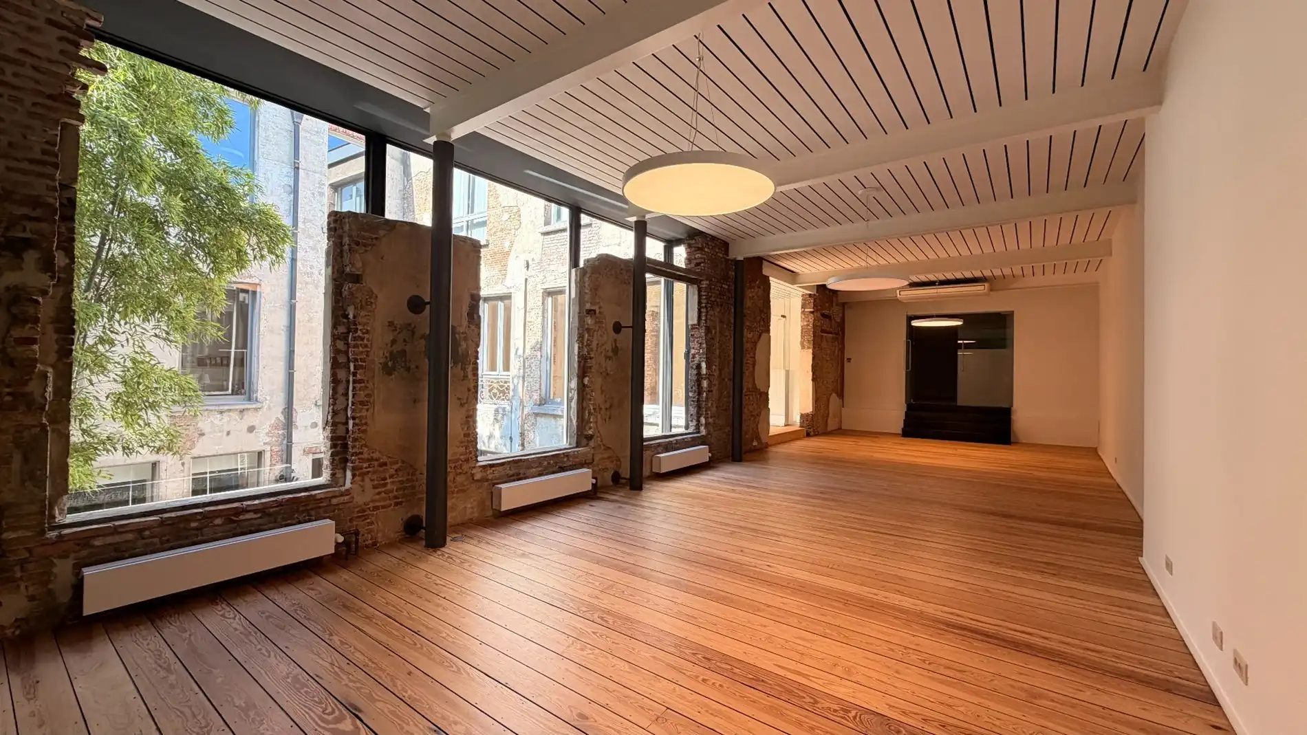 Kantoorruimte te huur in historisch pand in hartje Antwerpen foto 4