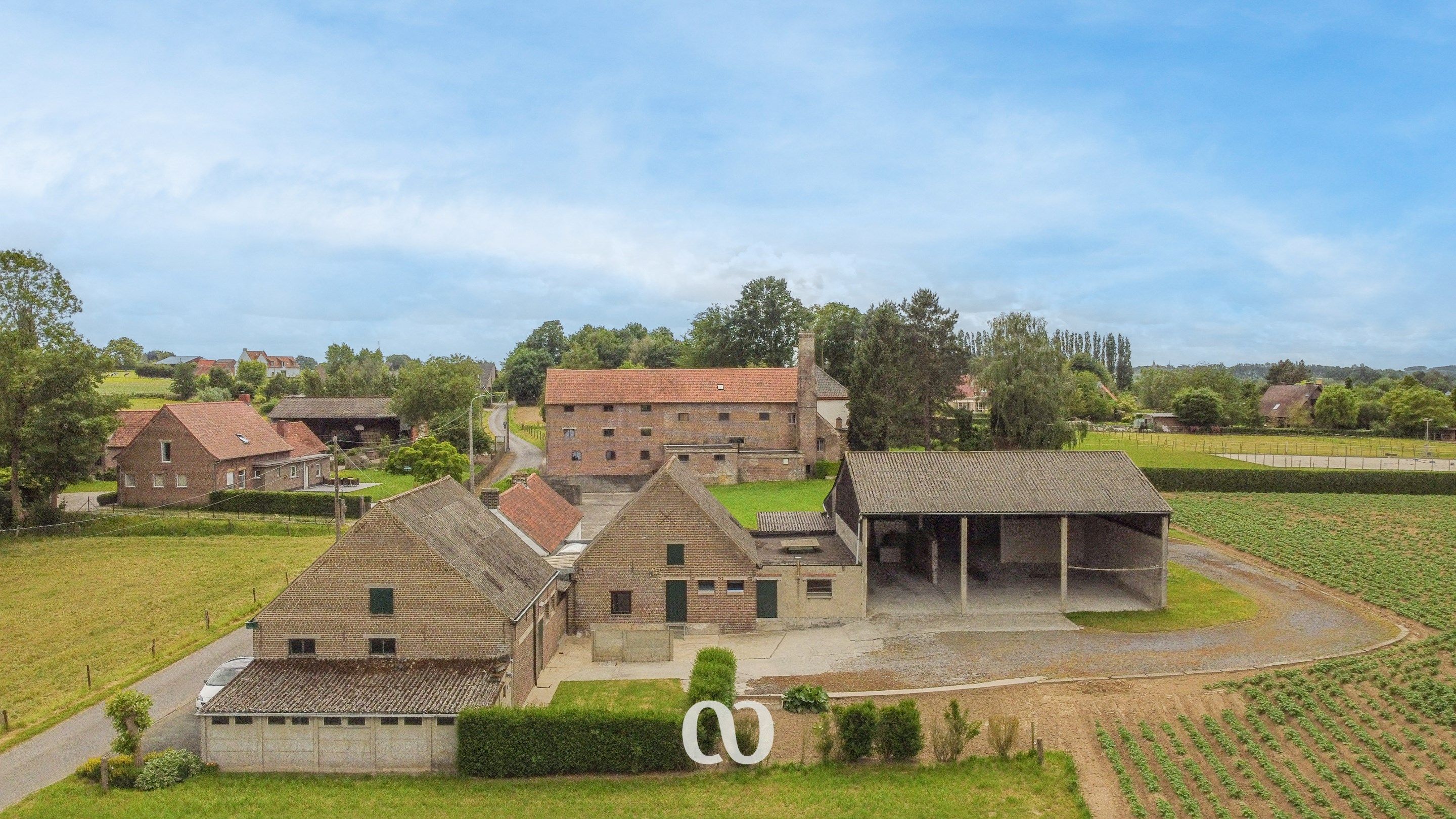 Prachtig gelegen hoeve met gronden op meer dan 3,5 ha foto 3