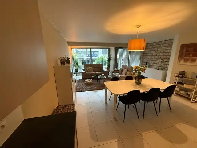 Ruim en toegankelijk 2-slaapkamerappartement met terras in Waregem foto 3