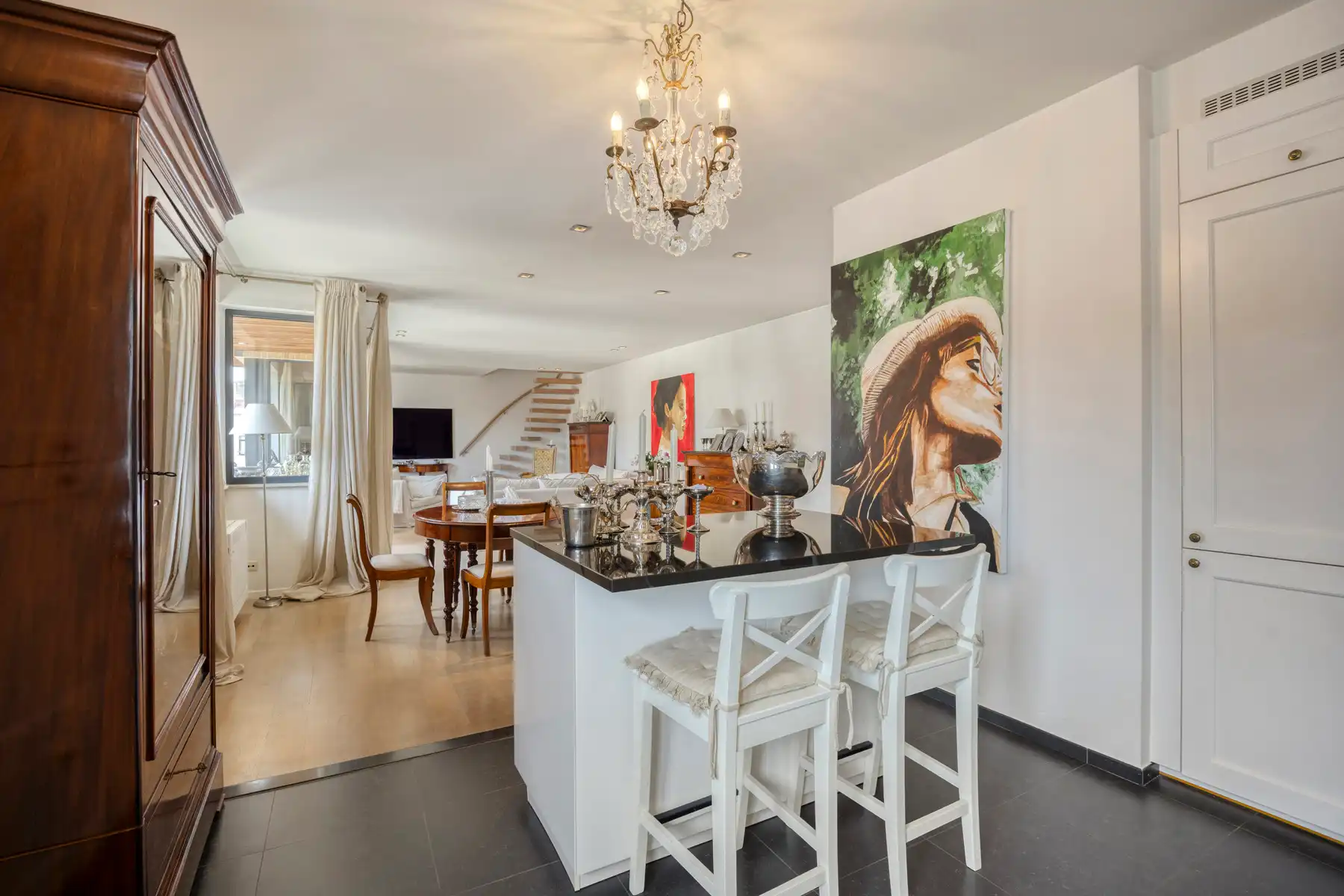 Luxueus en ruim 4 slaapkamerappartement op centrale ligging foto 6