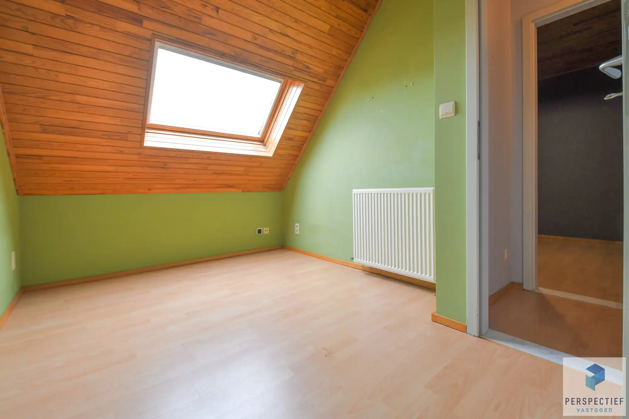 Instapklare halfopen bebouwing met 4 slpks, dubbele garage & tuin foto 13