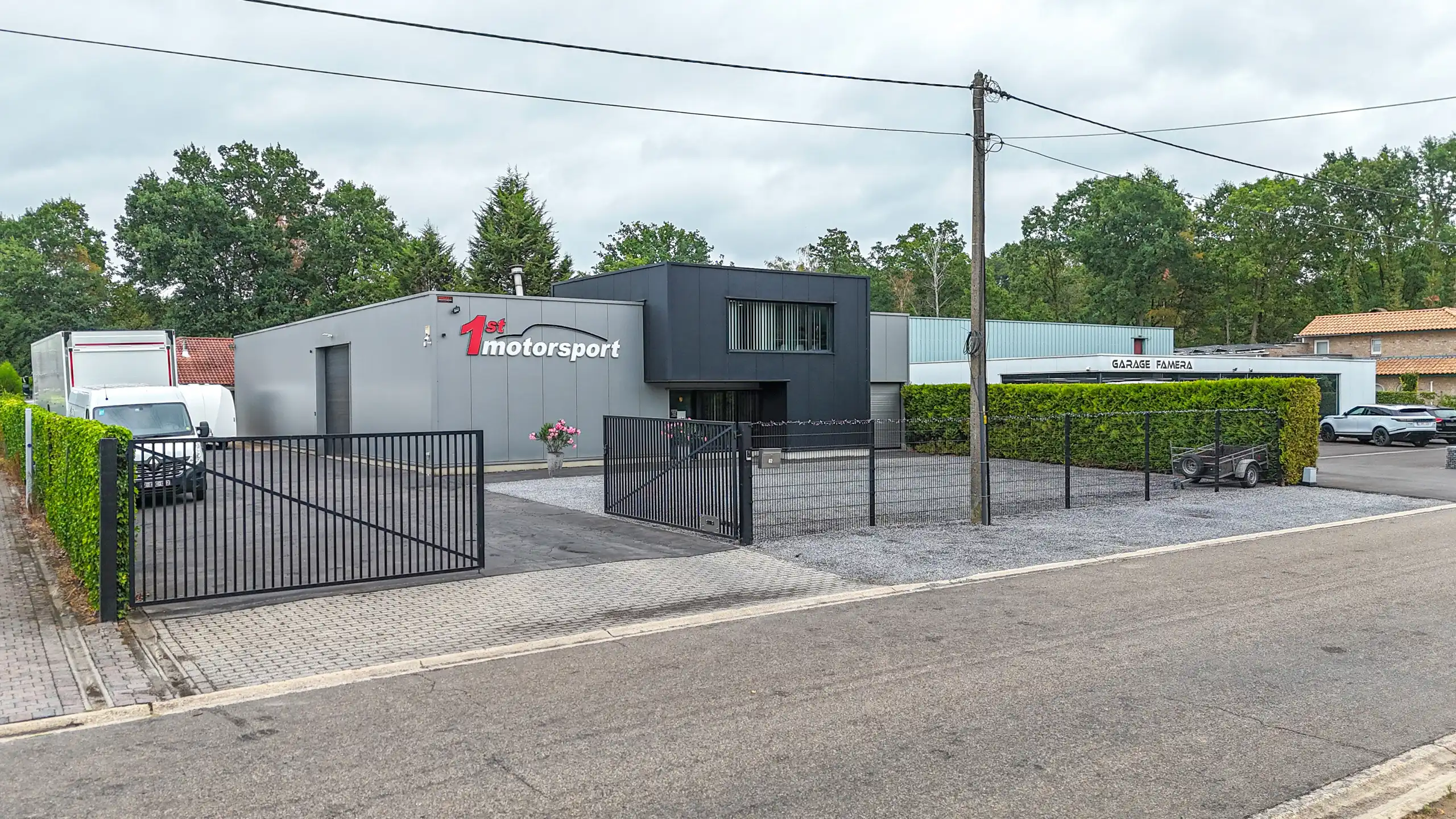 Gelijkvloerse woning met ruim magazijn en zwembad! foto 67