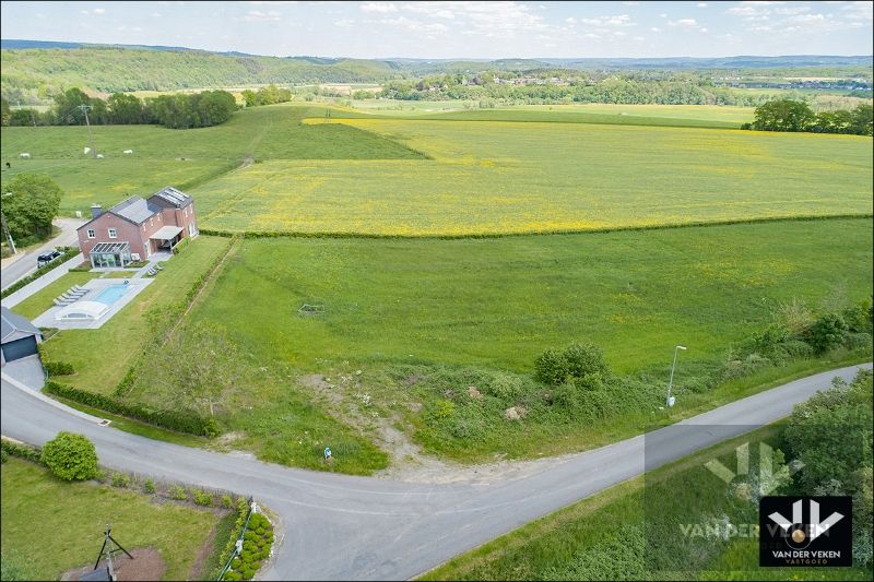 Bouwgrond voor half open bebouwing met prachtig zicht op 13a16ca in hartje Ardennen / Terrain à bâtir pour développement semi-ouvert avec superbe vue 13a16ca au coeur des Ardennes foto 2