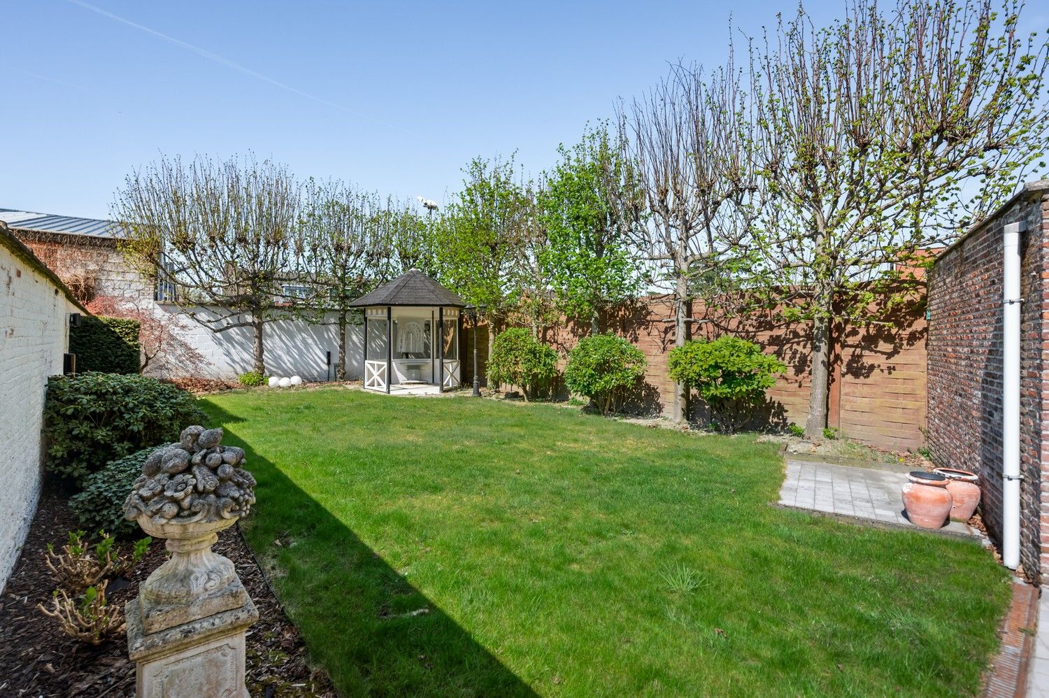 Ruime woning met polyvalente (kantoor)ruimte & tuin te Lier! foto 3