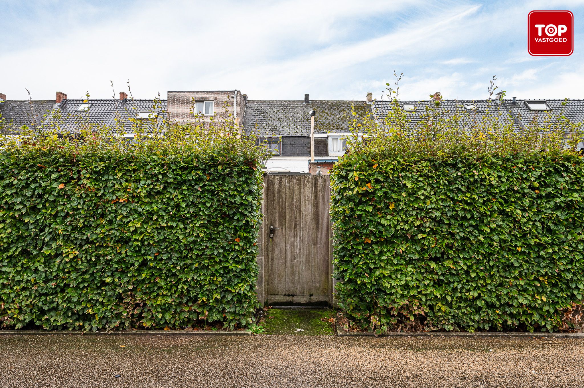 Gezellige woning met moderne keuken en grote tuin foto 23