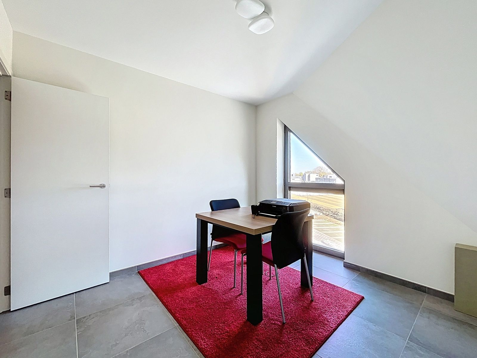 Instapklaar ruim app mét autostaanplaats en terras foto 15