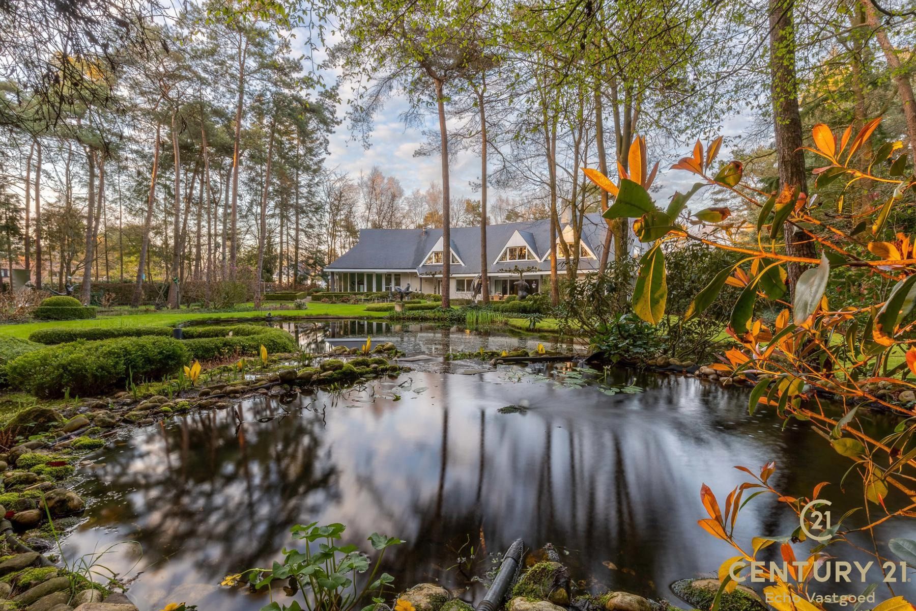 Unieke royale villa op parkdomein van ca 11.600m² foto 19