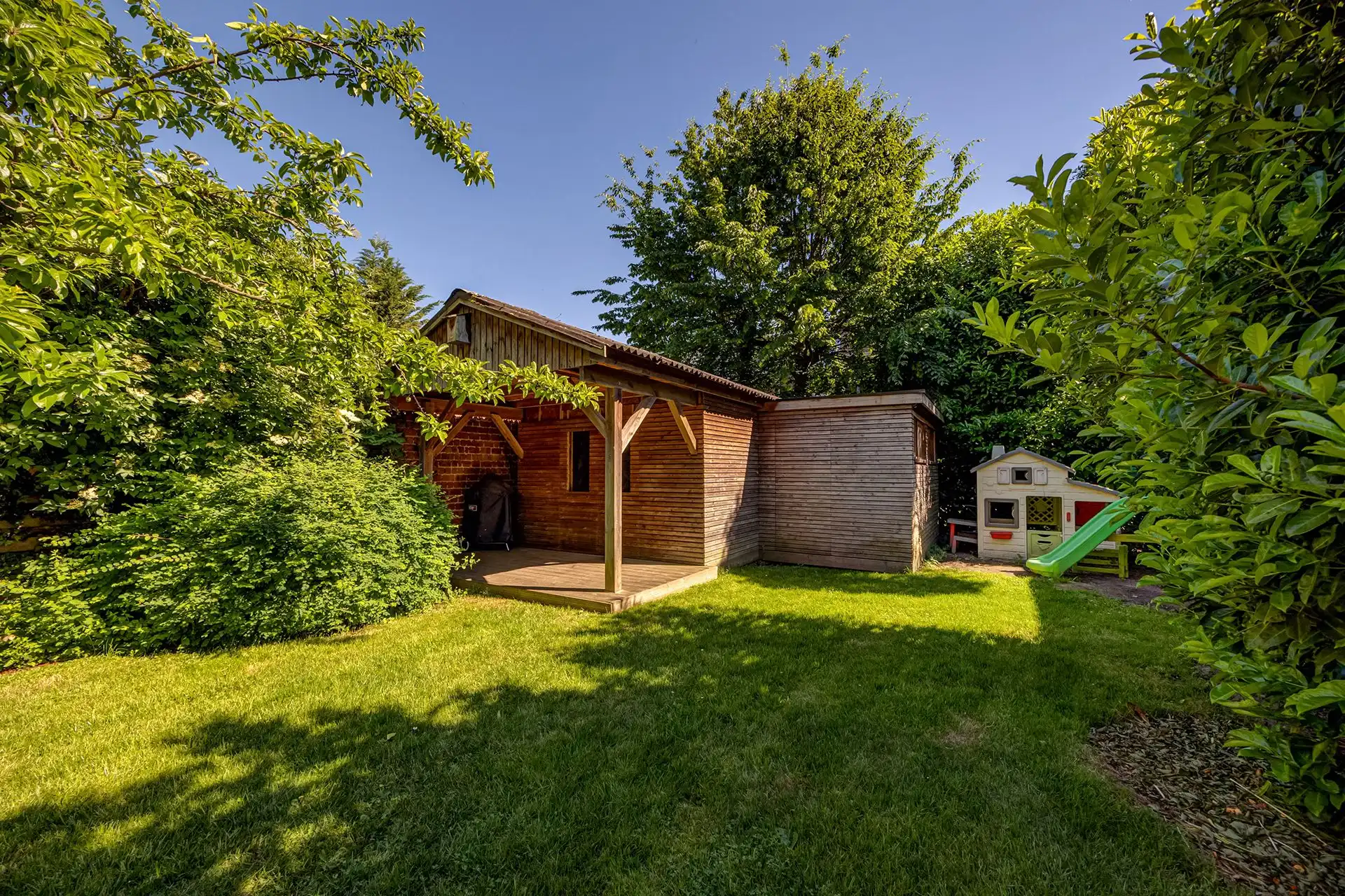 Instapklare, volledig gerenoveerde, halfopen bebouwing op een fantastische locatie foto 33