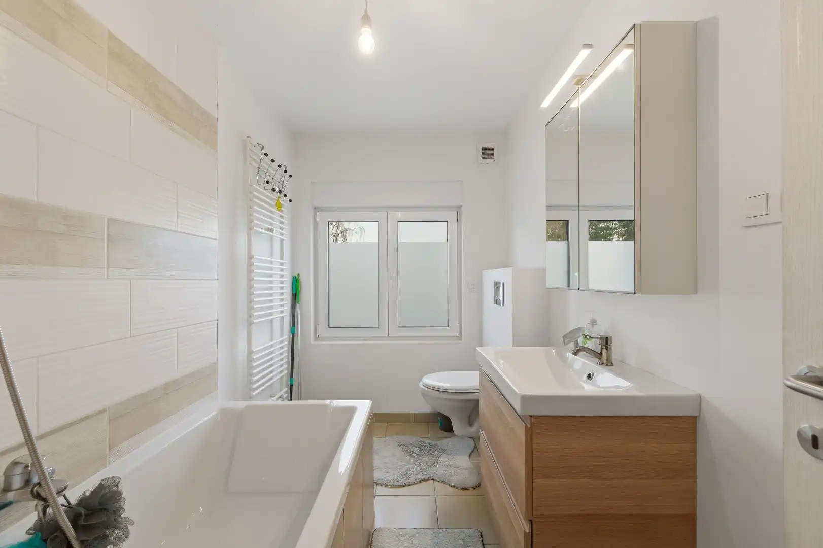 Instapklare halfopen bebouwing met 2 slaapkamers en ruime tuin foto 15