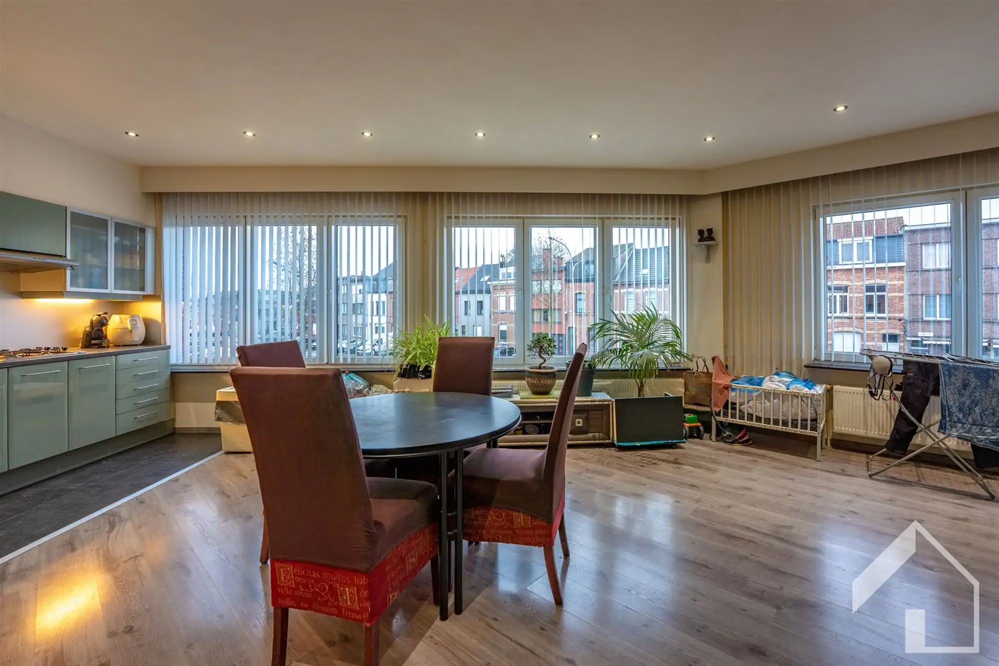 Gelijkvloers handelspand met 2 appartementen foto 12