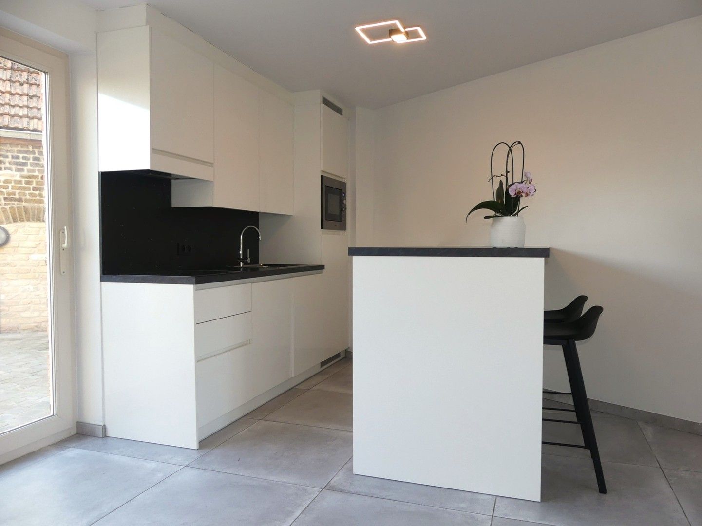 Halfopen nieuwbouwwoning met binnenterras, tuintje en garage - 3 slaapkamers foto 5
