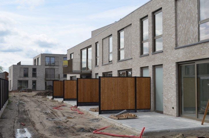 Nieuwbouw appartement met één slaapkamer, ruim terras, ondergrondse autostaanplaats en kelder. foto 2