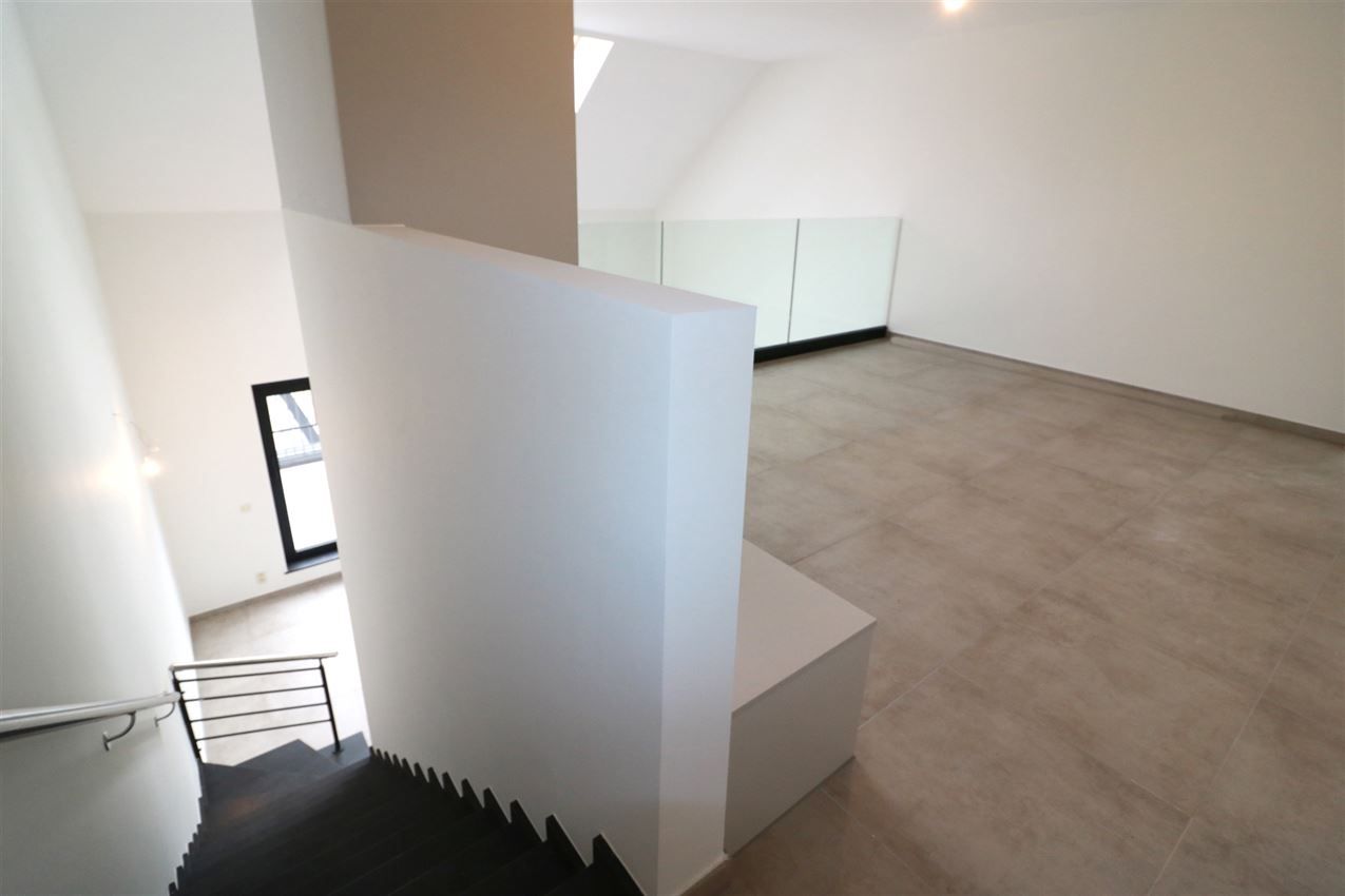 Unieke duplex met twee slpk, terras, autostaanplaats, label A foto 12