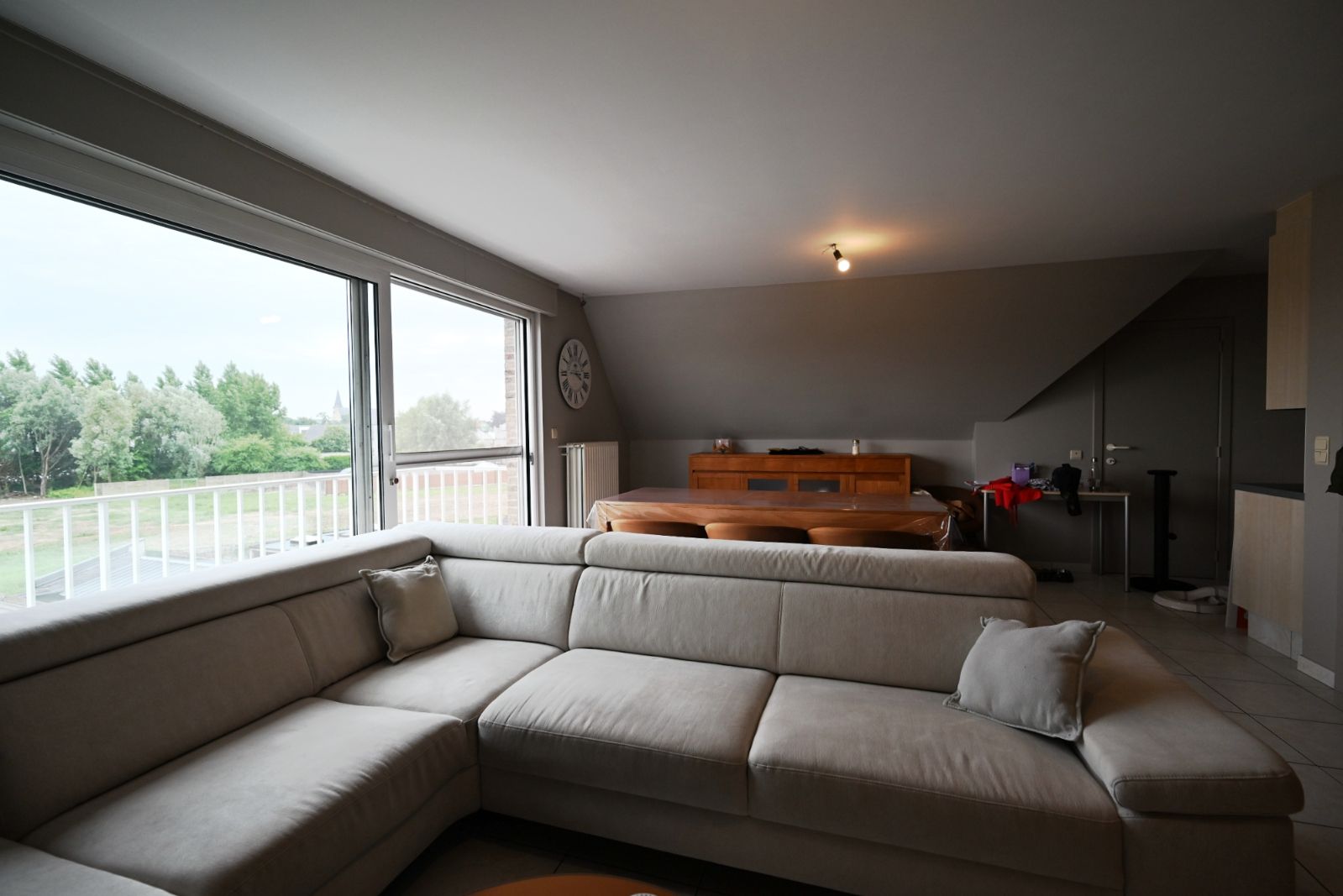 Ruim appartement in centrum Ardooie met prachtig uitzicht op de Waterbek! foto 3