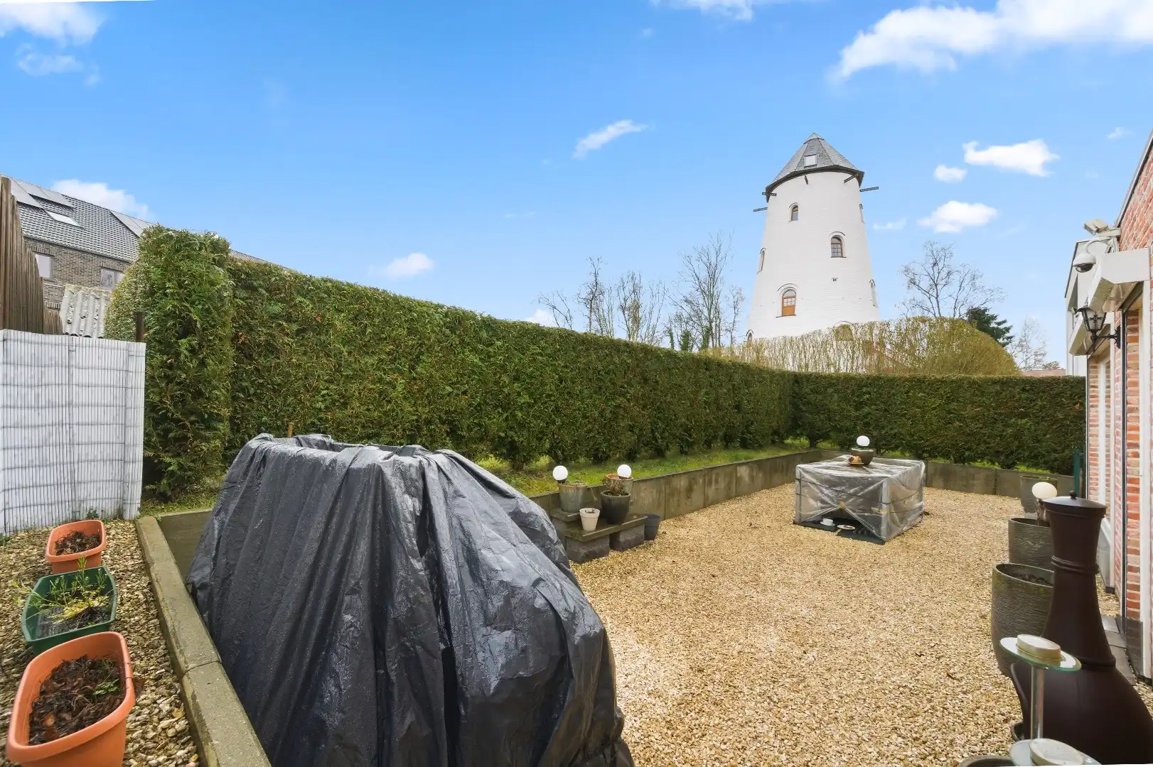 Zeer goed gelegen open bebouwing met 2 zeer ruime slaapkamers, garage en aangelegde tuin met terras foto 22