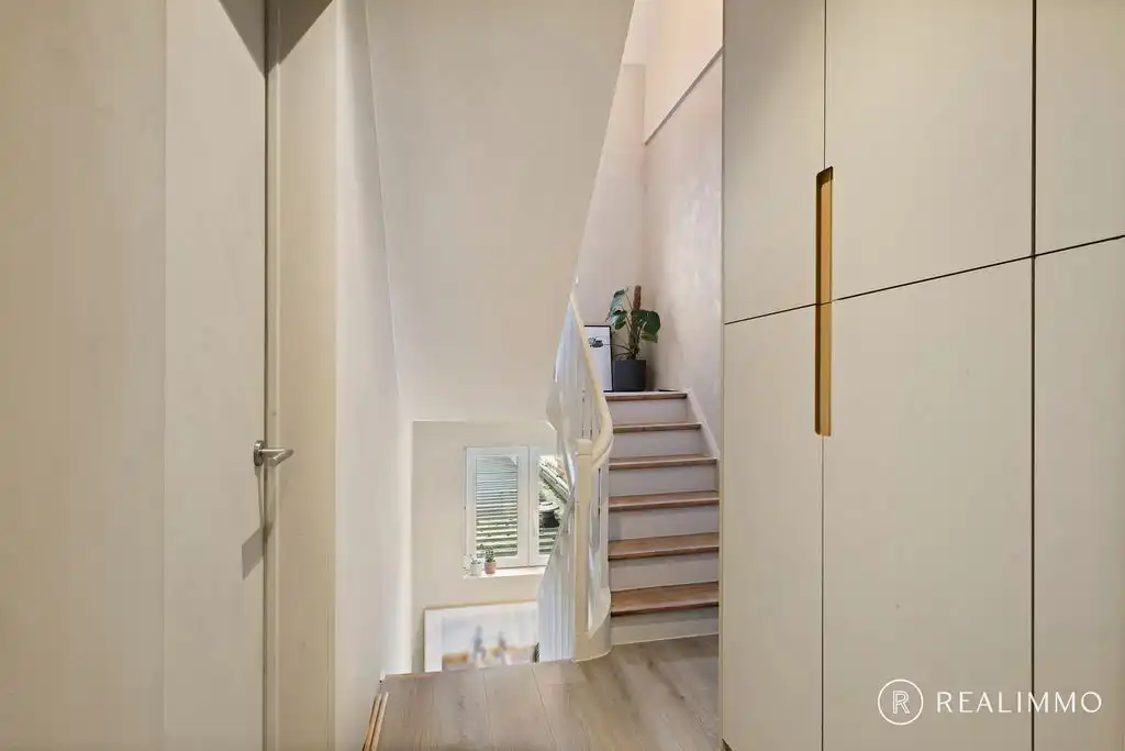 Gezellige en stijlvol gerenoveerde rijwoning te Sint-Denijs foto 18