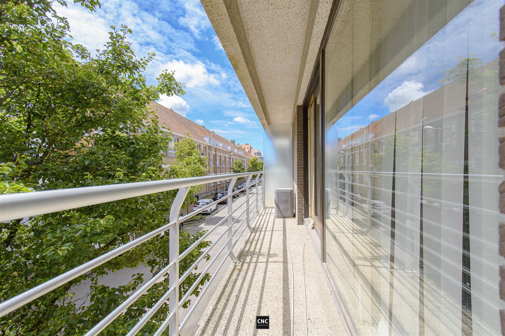 Zonnig te renoveren studio (inclusief autostaanplaats) gelegen in het hartje van Knokke foto 3