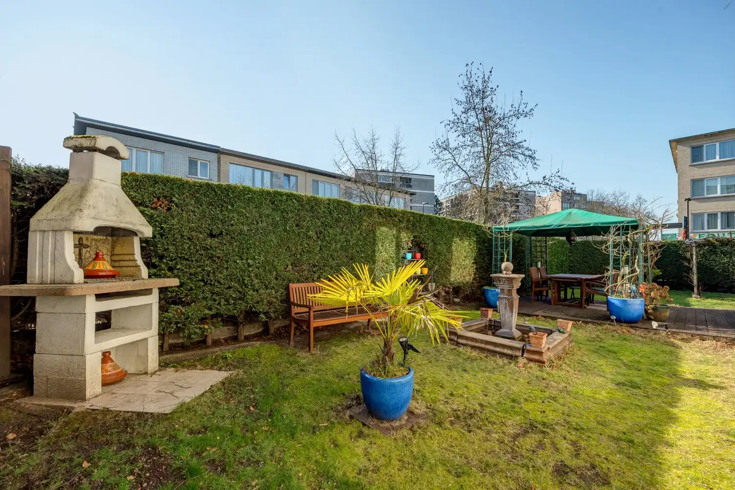 Instapklaar 3-slk gelijkvloersappartement met uitzonderlijke tuin (280m²) foto {{pictureIndex}}