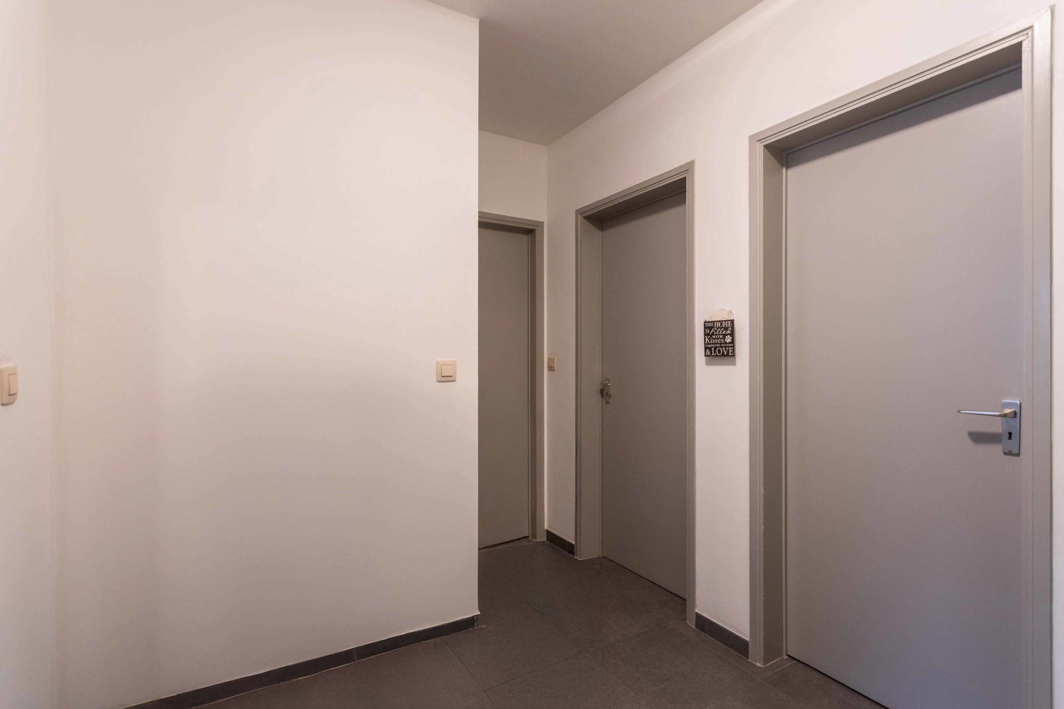 Ruim en lichtrijk appartement met garagebox te Eine foto 3