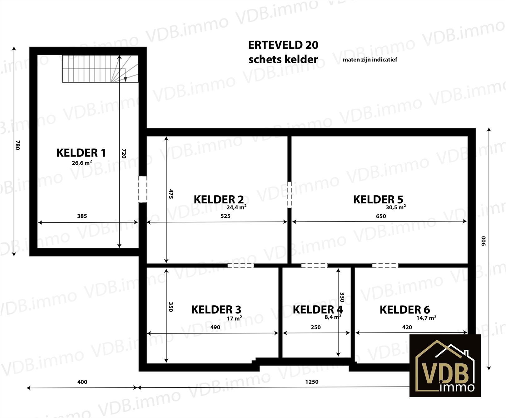 VILLA MET 4 - 5 SLAAPKAMERS - 2 BADKAMERS - 3 TOILETTEN - GARAGE - KELDER EN ZOLDER foto 71