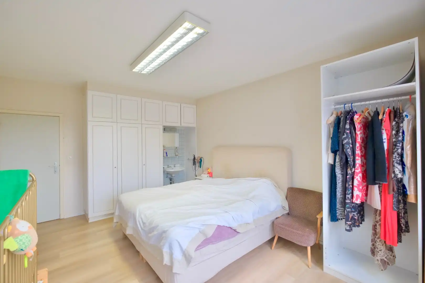 LICHTERVELDE - ZEER RUIM APPARTEMENT MET 3 SLPKS + garagebox foto 12