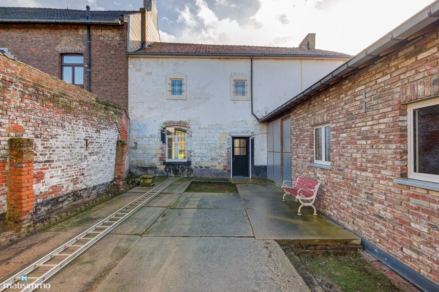 VERDER AF TE WERKEN HOEKWONING MET BINNENKOER EN GARAGE TE MOPERTINGEN foto 30