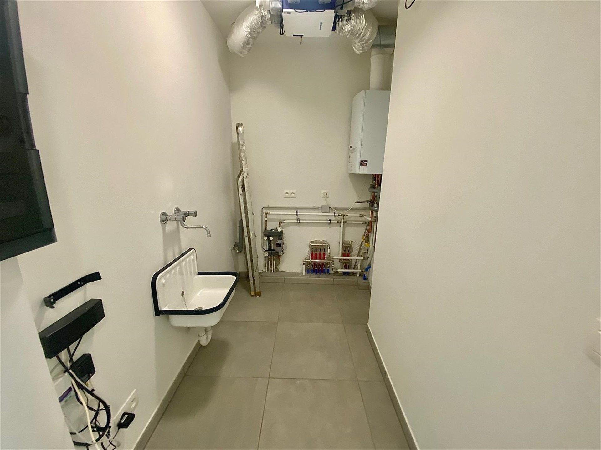 Eén-slaapkamerappartement met autostaanplaats en berging foto 7