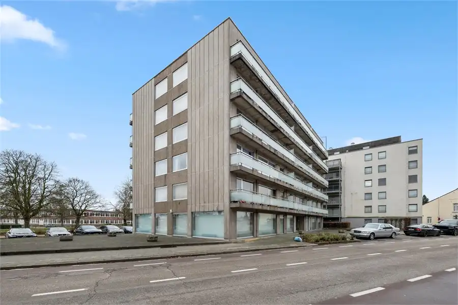 RUIME KANTOORRUIMTE VLAKBIJ HET CENTRUM VAN SINT-TRUIDEN foto 8