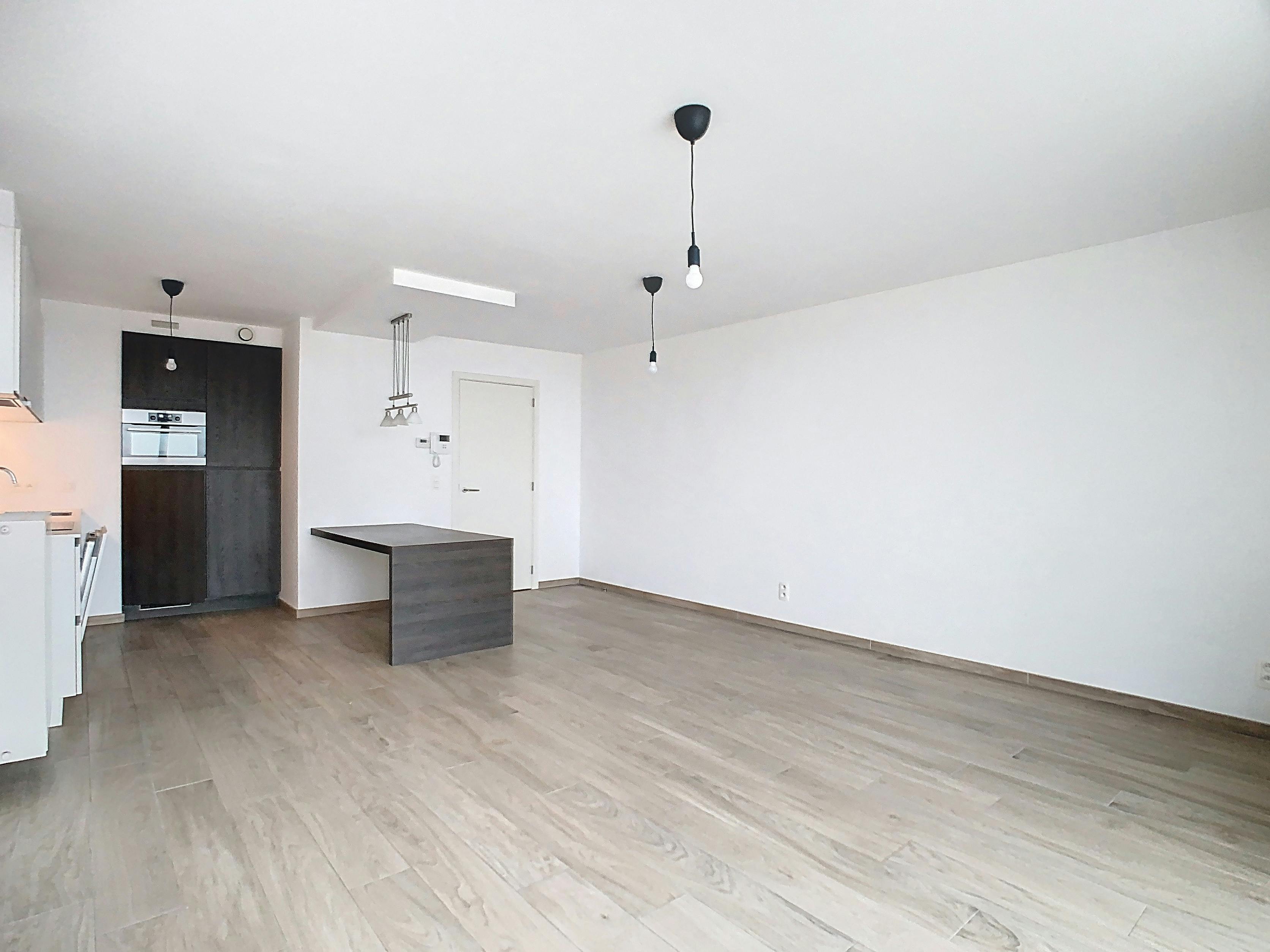Molenbeek - Ruime studio op 15de verdieping te huur  foto 3