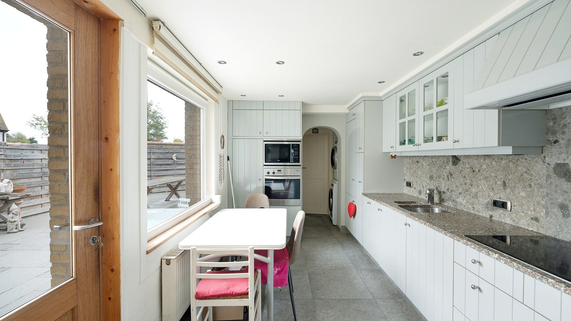 Woning met een leuke binnentuin en garage te Knokke foto 10