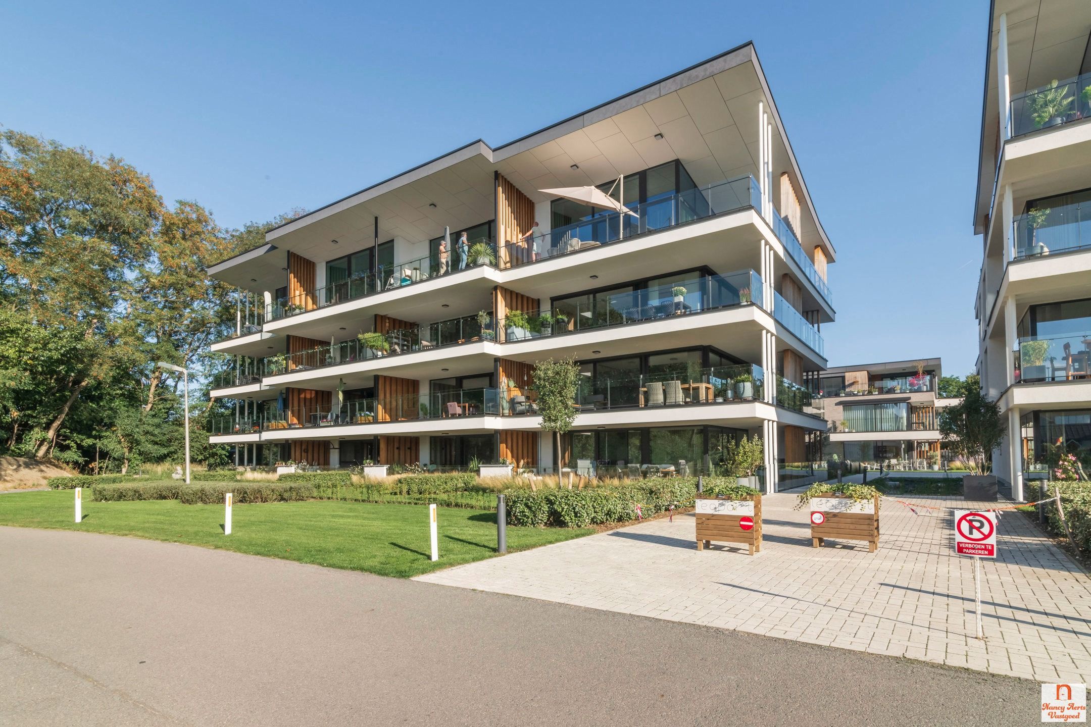 Exclusief wonen aan het water - inclusief 2 autostaanplaatsen foto 24