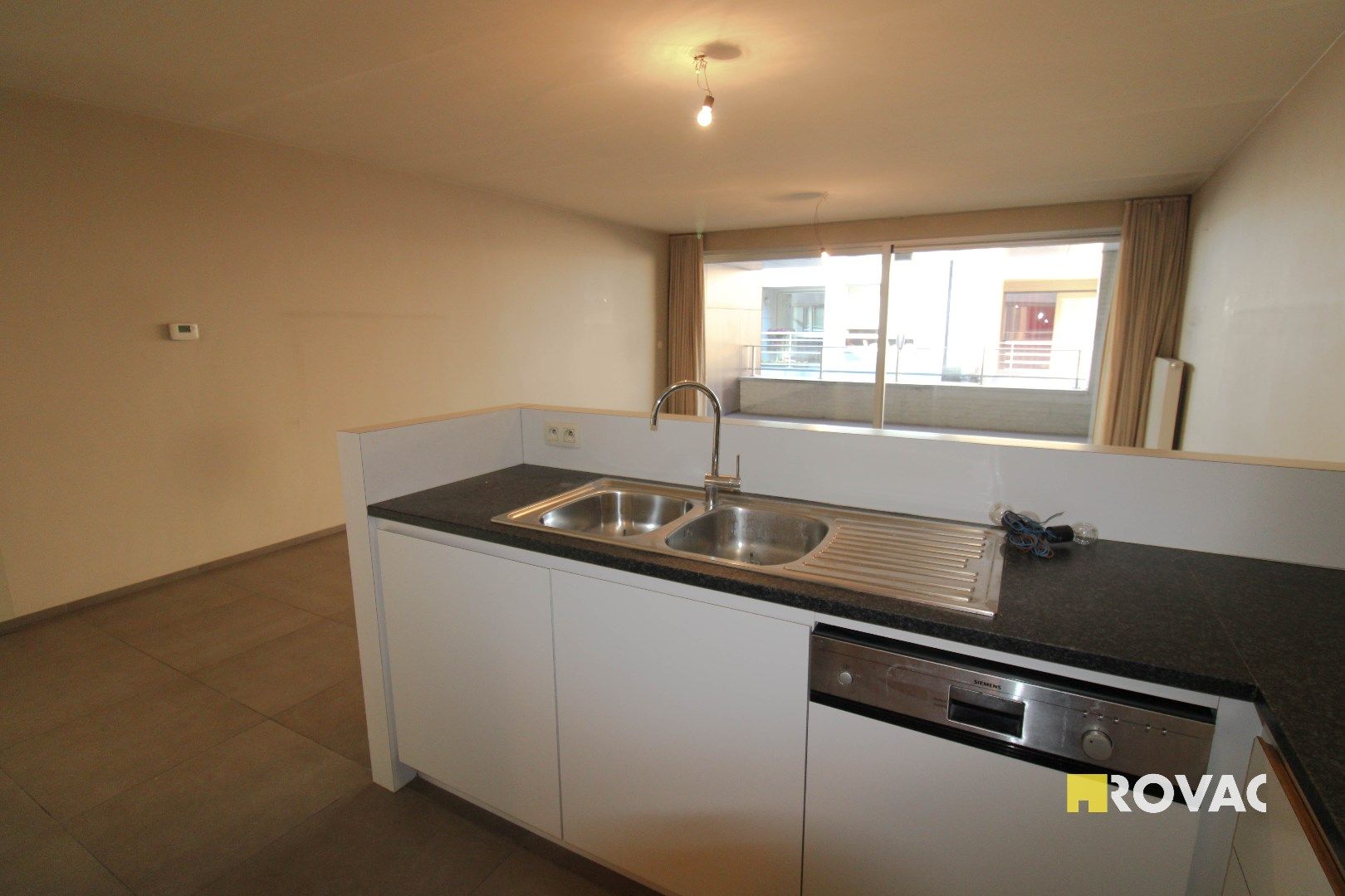Centraal gelegen appartement op de 1ste verdieping met 2 grote terrassen! foto 9