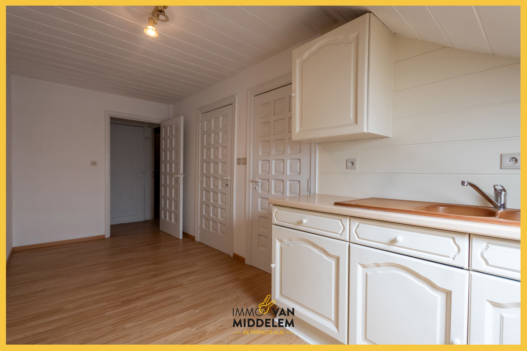 GROTE KARAKTERVOLLE WONING MET GARAGE EN TUIN foto 20