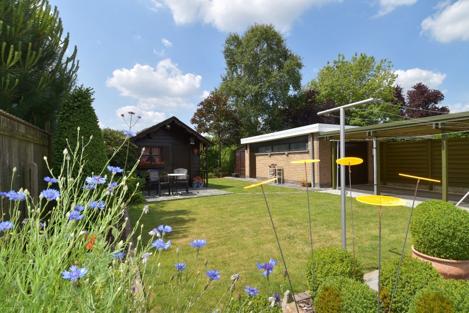 Instapklare gezinswoning met 4 slaapkamers, garage en zonnige tuin te koop in Marke foto 17