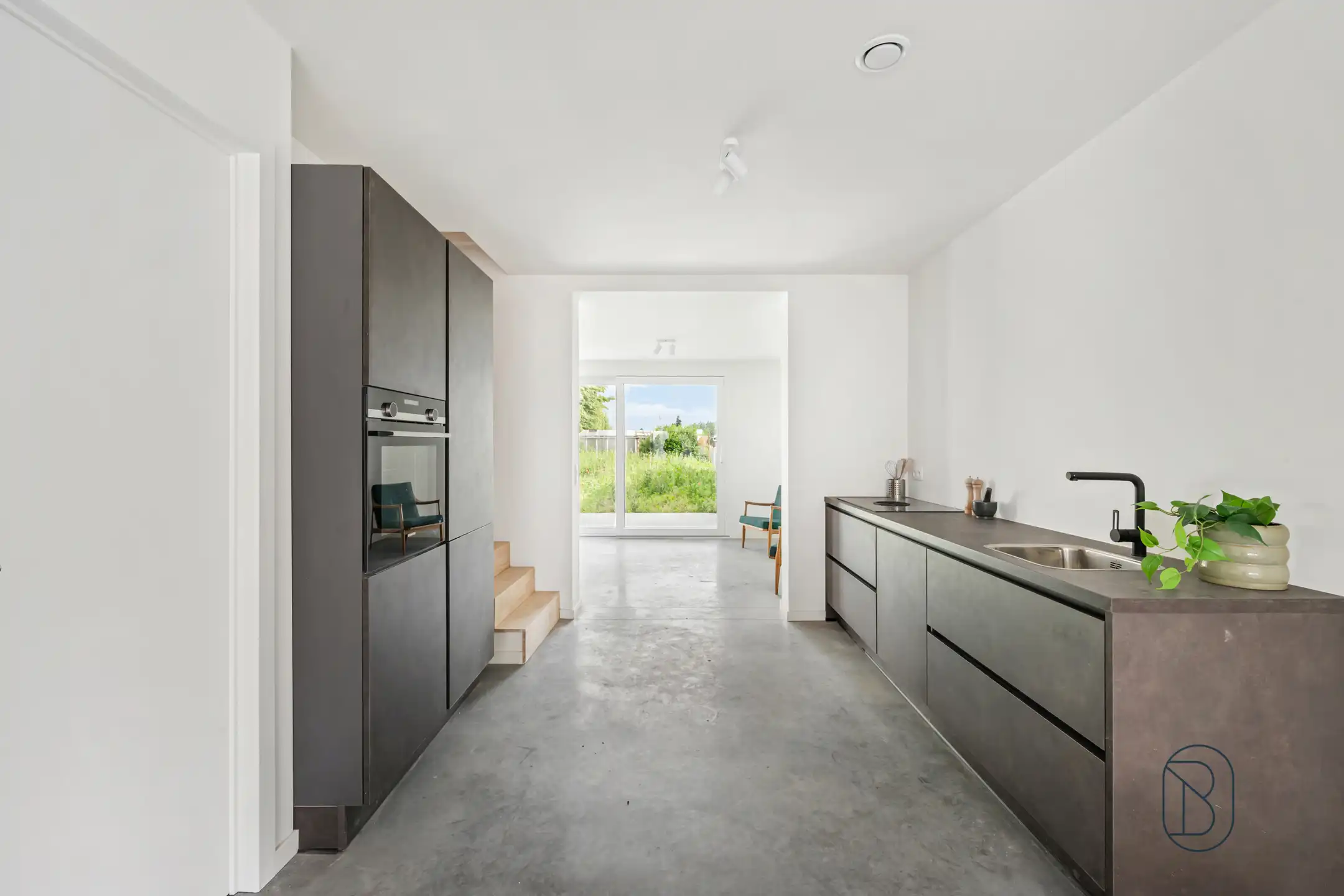 Rustig gelegen instapklare rijwoning met 3 slk en leuke tuin foto 6