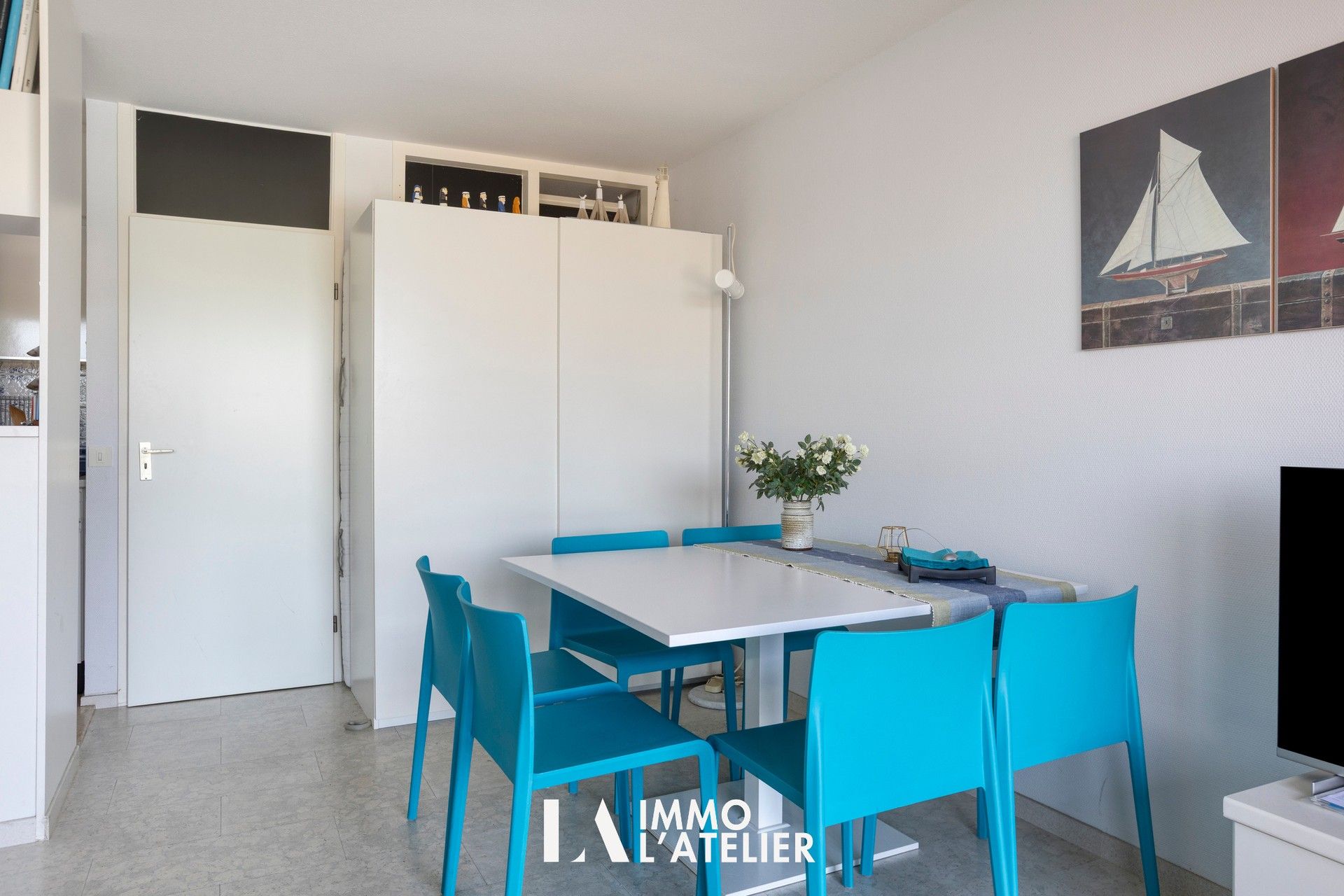 Studio met terras - zwembadzicht - parking en kelder inbegrepen. foto 8