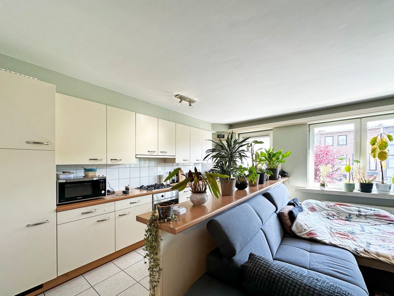 Verzorgd appartement met twee slaapkamers en terras te Wijnegem! foto 3