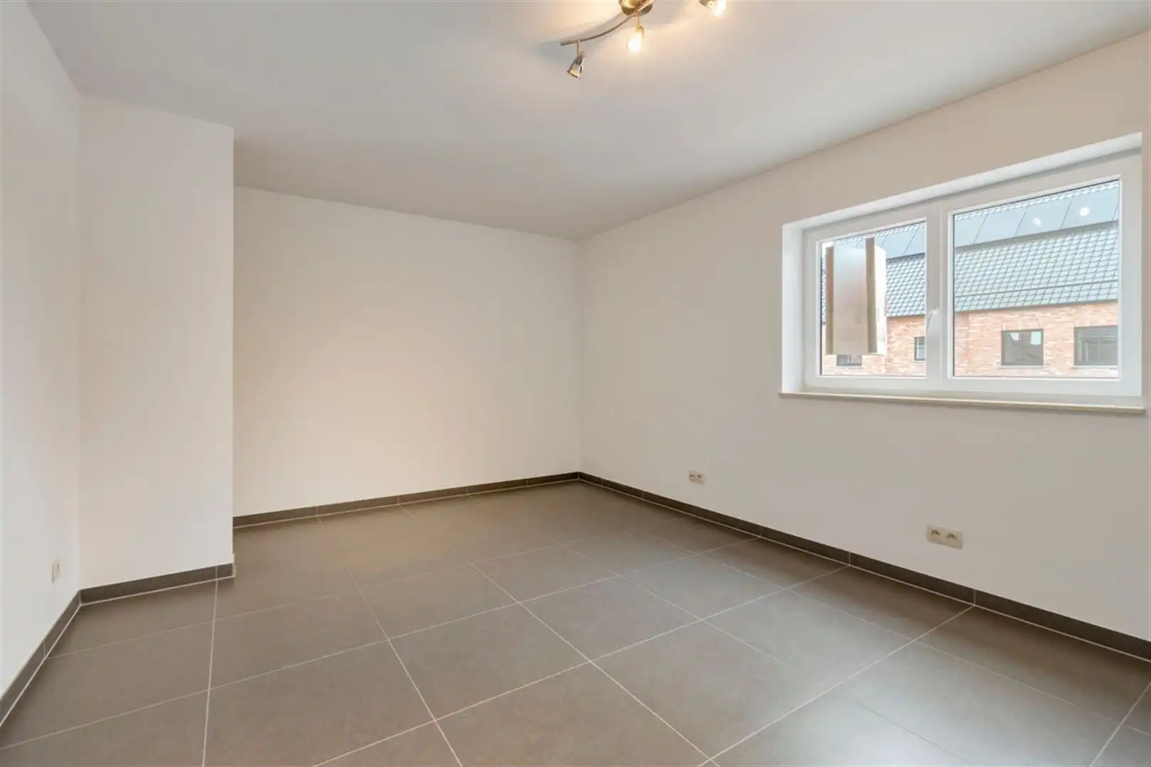 Uitzonderlijk ruime en toekomstgerichte woning met een indrukwekkende 358m² bewoonbare opp. EPC-label A. Residentiële woonwijk met winkels, scholen, horeca en andere voorzieningen vlakbij. foto 21